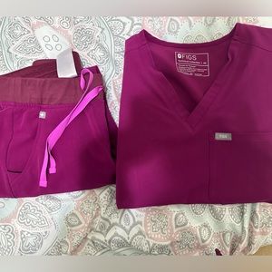 💜❤️ FIGS Dark Magenta Scrub Set